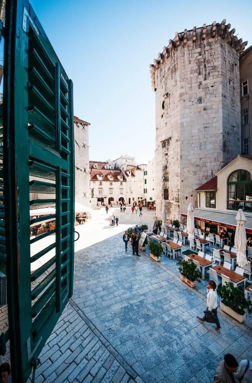 Tower Square Apartments Split Quarto foto