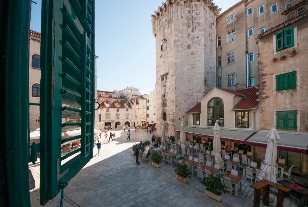 Tower Square Apartments Split Quarto foto
